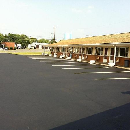 Budget Inn Mifflintown Buitenkant foto