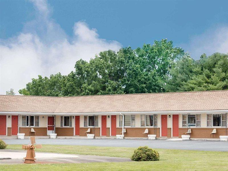 Budget Inn Mifflintown Buitenkant foto