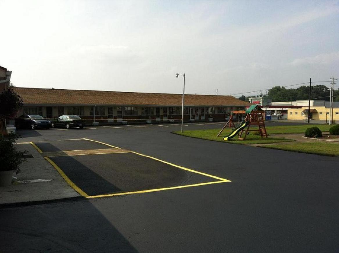 Budget Inn Mifflintown Buitenkant foto