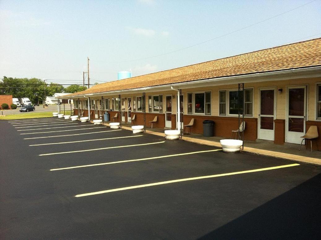 Budget Inn Mifflintown Buitenkant foto