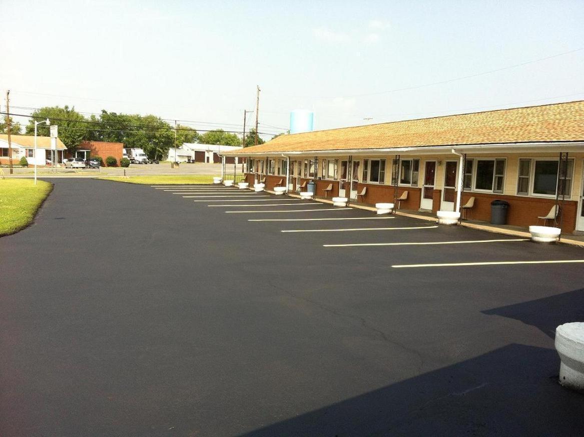 Budget Inn Mifflintown Buitenkant foto