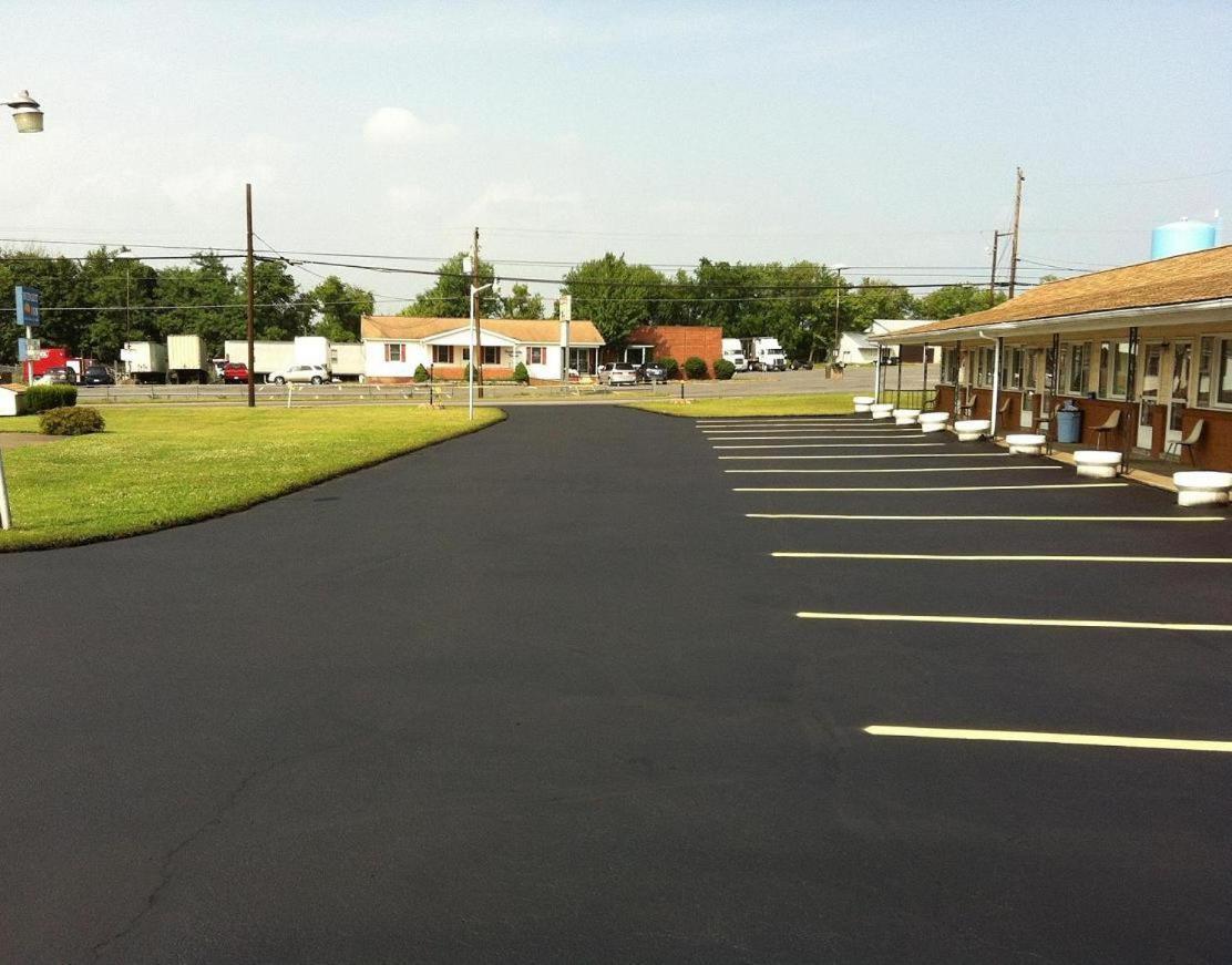 Budget Inn Mifflintown Buitenkant foto